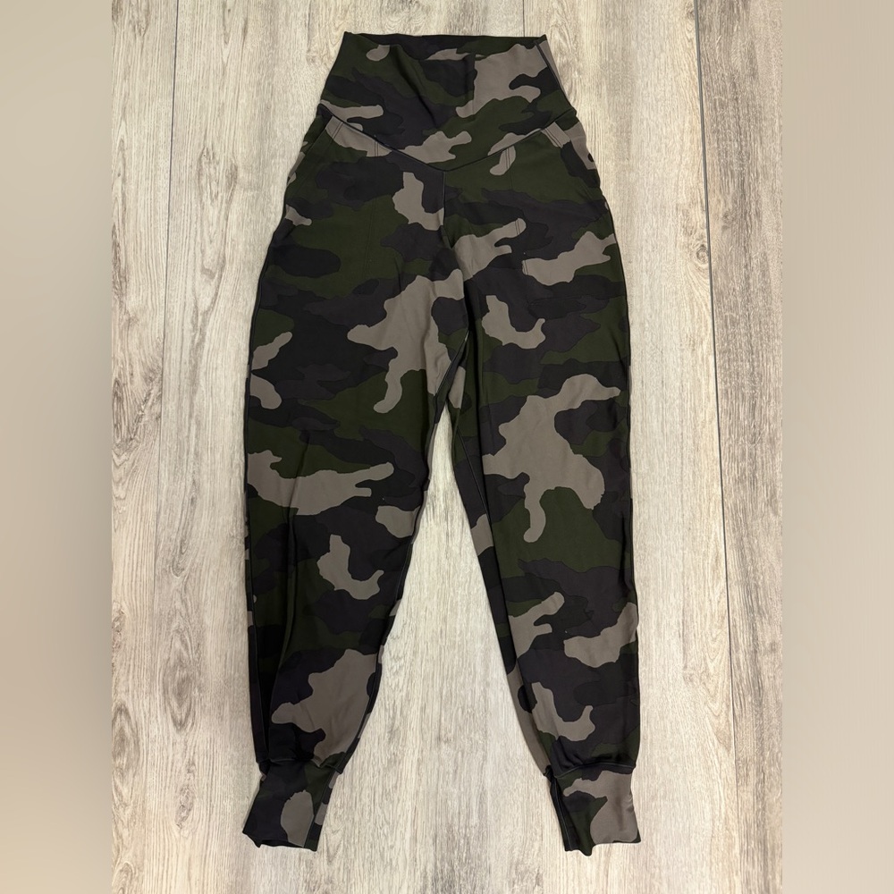 Offline by Aerie women’s medium camouflage jogger leggings - Picture 3 of 3
